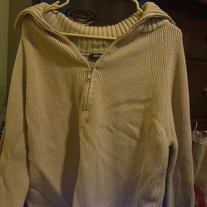 Soft sweater in great condition half zip